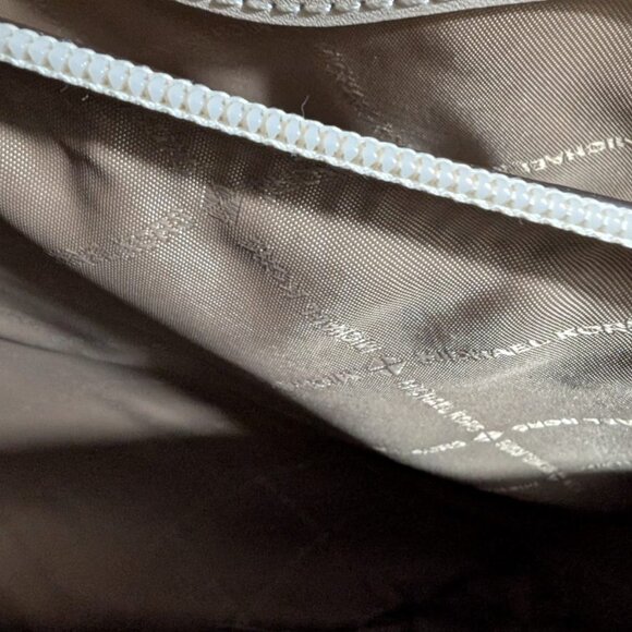 KORS RARE WHITE and GOLD MULTI Brand New with TAGS Set with RED CARPET Bag Charm - Picture 8 of 14